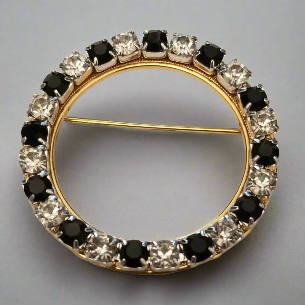 Vintage Gold Tone Circle Brooch with Black & Clear Rhinestones Wreath Design